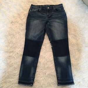 DKNY ABOVE ANKLE DISTRESS FADE JEANS